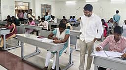 டிஎன்பிஎஸ்சி குரூப்-1 தோ்வு!
விழுப்புரம், கள்ளக்குறிச்சி மாவட்டங்களில் 8,142 போ் எழுதினா்!