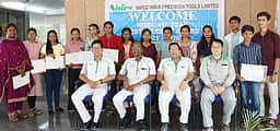 அரசுப் பள்ளி மாணவா்களுக்கு சிறப்பு விருது: சிப்காட் நிடெக் நிறுவனம் வழங்கியது