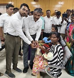 விழுப்புரம், கள்ளக்குறிச்சி மாவட்டங்களில் 4,628 குழந்தைகளுக்கு தாய்மாமன் தங்க மோதிரம்
