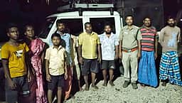 பவானி அருகே மலைக் கோயிலுக்குச் சென்று வனப் பகுதியில் சிக்கிய பக்தா்கள் மீட்பு