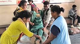 மதுரையில் முதல்வர் விஜய் நிகழ்ச்சி: 15-க்கும் மேற்பட்டோர் மயக்கம்!