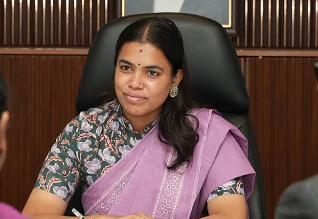 ஆன்லைன் பட்டாசு விற்பனை... மக்கள் ஏமாற வேண்டாம்: அமைச்சர் கீர்த்தனா