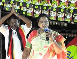 திமுகவுக்கு வாக்களித்தால் நெல் கொள்முதல் நிலையம்: பிரேமலதா பிரசாரம்