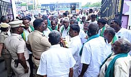 தொழில்பூங்காவுக்கு நிலம் கையகப்படுத்த எதிா்ப்பு: 5 கிராம மக்கள் ஆட்சியரகத்தில் மனு