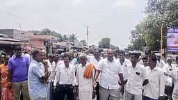 செஞ்சி அருகே விவசாயத்துக்கு மும்முனை மின்சாரம் வழங்கக்கோரி சாலை மறியல்