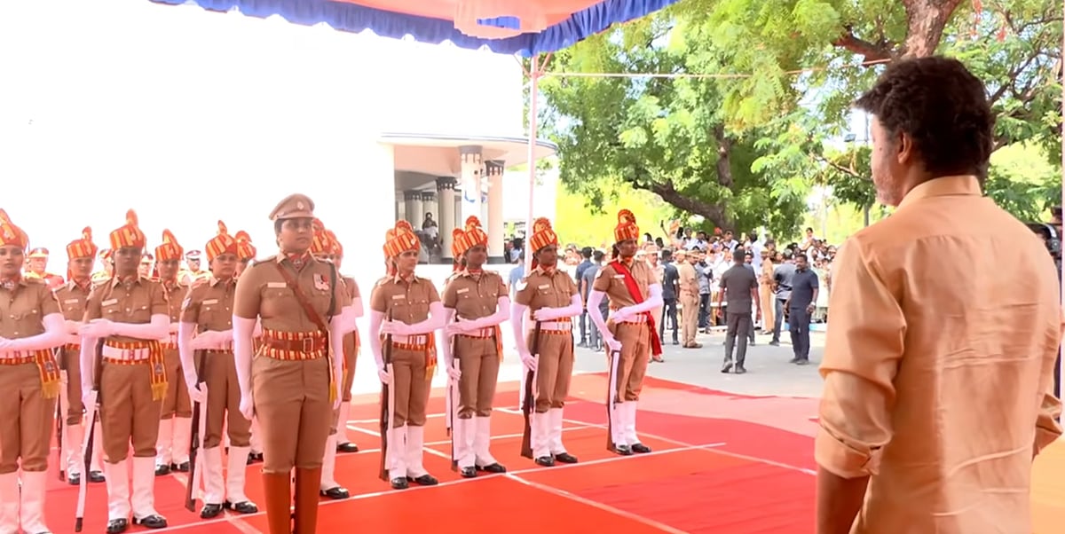 மதுரை விருந்தினர் மாளிகையில் முதல்வர் விஜய்க்கு காவல்துறை சிறப்பு அணிவகுப்பு மரியாதை! 