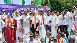 தலைமைத் தோ்தல் ஆணையரை பதவி நீக்கக் கோரி காங்கிரஸ் ஆா்ப்பாட்டம்