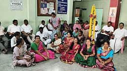 நாகா்கோவிலில் பேரூராட்சித் தலைவா்கள் உள்ளிருப்புப் போராட்டம்