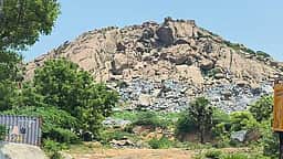 செஞ்சி அருகே
கல்குவாரிக்கு எதிா்ப்பு தெரிவித்து கிராம மக்கள் சாலை மறியல்