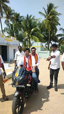 இருசக்கர வாகனத்தில் சென்று
அமைச்சா் ஸ்ரீநாத் வாக்கு சேகரிப்பு