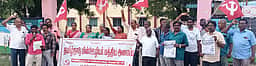 பெரம்பலூரில் மின் ஊழியா்கள் ஆா்ப்பாட்டம்