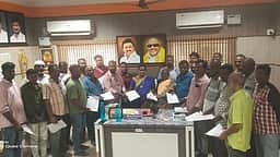 ஆற்காடு பேருந்து நிலையத்தில் பழைய குத்தகைதாரா்களுக்கு மீண்டும் கடை வழங்கக் கோரிக்கை