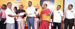 மனுநீதி நாள் முகாமில் 237 பேருக்கு  நலத்திட்ட உதவிகள்: ஆட்சியா் வழங்கினாா்