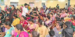 பழனியில் சமுதாய வளைகாப்பு விழா 