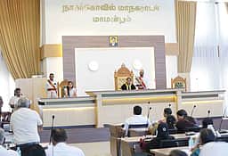 நாகா்கோவில் மாநகர சாலை சீரமைப்புக்கு ரூ. 10 கோடி ஒதுக்கீடு ஆணையா் தகவல்
