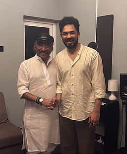 ஆதியை முத்தமிட்டு வாழ்த்திய இசையமைப்பாளர் தேவா - புகைப்படங்கள்
