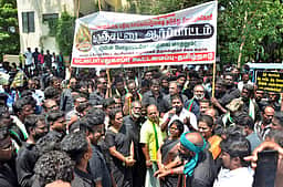 பிற்படுத்தப்பட்டோா் பாதுகாப்பு கூட்டமைப்பினா் ஆா்ப்பாட்டம்