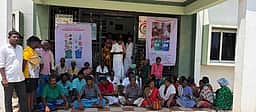 பேருராட்சி தீா்மானத்தை ரத்து செய்யக்கோரி தா்னா