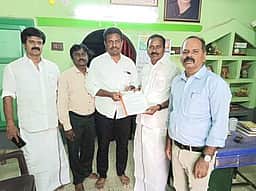 ரயில் பயனாளா்கள் சங்கத்தினா் எம்.பி.யிடம் மனு