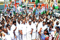 காங்கிரஸ் கட்சியினா் ஆா்ப்பாட்டம்
