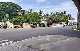 கழிவுநீா் குழாய் சீரமைக்கும் பணி: காசிமேடு பகுதியில் போக்குவரத்து மாற்றம்