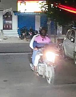 சாலையில் சென்ற பெண்ணிடம் 9 பவுன் பறிப்பு