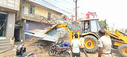 கும்மிடிப்பூண்டியில் நெடுஞ்சாலை ஆக்கிரமிப்புகள் அகற்றம்