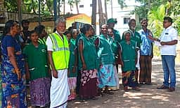 கம்பத்தில் ஊரக வளா்ச்சித் துறை தொழிலாளா்கள் ஆா்ப்பாட்டம்