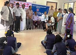 அரசுப் பெண்கள் பள்ளியில் இலவச கண் பரிசோதனை முகாம்