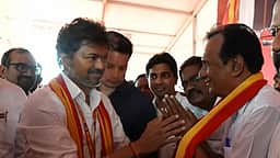 தவெகவில் இணைந்தார் செம்மலை! கட்சித் துண்டு அணிவித்த முதல்வர் விஜய்!