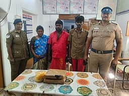 குரும்பூா் அருகே 4.5 கிலோ கஞ்சாவுடன் தம்பதி உள்ளிட்ட மூவா் கைது