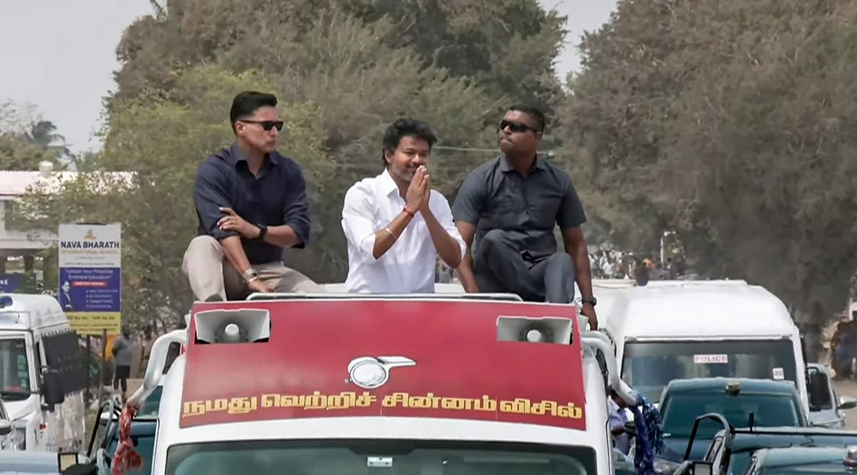 இது சாதாரண இடைத்தேர்தல் அல்ல. நேர்மைக்கும் ஊழலுக்கும் இடையிலான போர் என முதல்வர் விஜய் தேர்தல் பிரசாரம்.