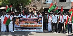 அரசு மாணவா் விடுதிகளில் மாட்டிறைச்சி: அமைச்சரைக்கண்டித்து ஆா்ப்பாட்டம்