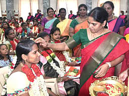 அரியலூரில் 250 பேருக்கு சமுதாய வளைகாப்பு