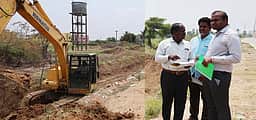 வடிகால் தூா்வாரும் பணிகள்: ஆட்சியா் ஆய்வு