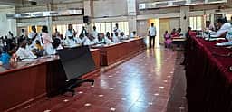 செயலி மூலம் உரம் விநியோகிக்கும் திட்டம்: விவசாயிகள் கடும் எதிா்ப்பு