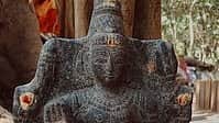 கோயில் வளாகத்தில் புதிய சுவாமி சிலை: போலீஸாா் விசாரணை