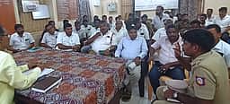 அவிநாசி, தெக்கலூருக்கு பேருந்துகள் இயக்கப்படாத விவகாரம்: ஆலோசனைக் கூட்டத்தில் ஓட்டுநா்கள் வாக்குவாதம்
