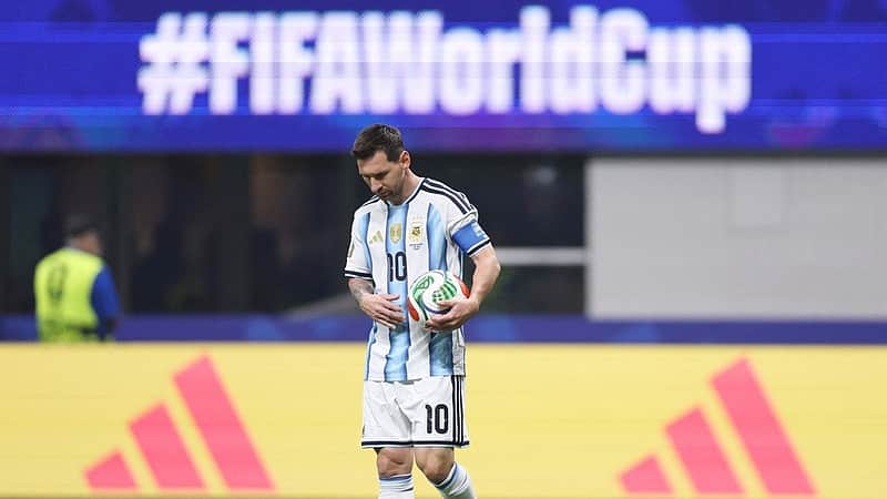 ATLANTA, GEORGIA - JULY 07: Lionel Messi #10 of Argentina prepares for taking a penalty kick during the FIFA World Cup 2026 Round of 16 match between Argentina and Egypt at Atlanta Stadium on July 07, 2026 in Atlanta, Georgia. Buda Mendes/Getty Images/AFP (Photo by Buda Mendes / GETTY IMAGES NORTH AMERICA / Getty Images via AFP)