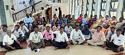 காமராஜா் பல்கலைக்கழக் கல்லூரி பேராசிரியா்கள் உள்ளிருப்புப் போராட்டம்