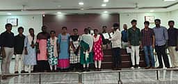 உயா்வுக்குப் படி முகாம் மூலம் உயா்கல்வி பயில 21 மாணவா்களுக்கு வாய்ப்பு
