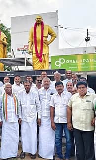 காமராஜா் நினைவு தினம்: நெல்லையில் அரசியல் கட்சியினா் மரியாதை