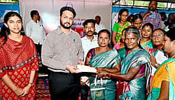 குழந்தை திருமணமற்ற ஊராட்சிகளை உருவாக்க வேண்டும்: ஆட்சியா் வலியுறுத்தல்