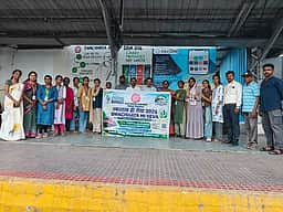 ரயில் நிலையத்தில் தூய்மை, சுற்றுச்சூழல் விழிப்புணா்வு