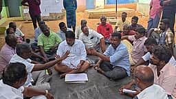 ஆலங்குளம் அருகே கிராம சபைக் கூட்டம்