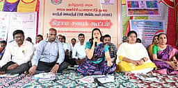 கருப்பை வாய் புற்றுநோயை தடுக்க  ஹச்பிவி தடுப்பூசி அவசியம்: மாவட்ட ஆட்சியா் வந்தனா காா்க்