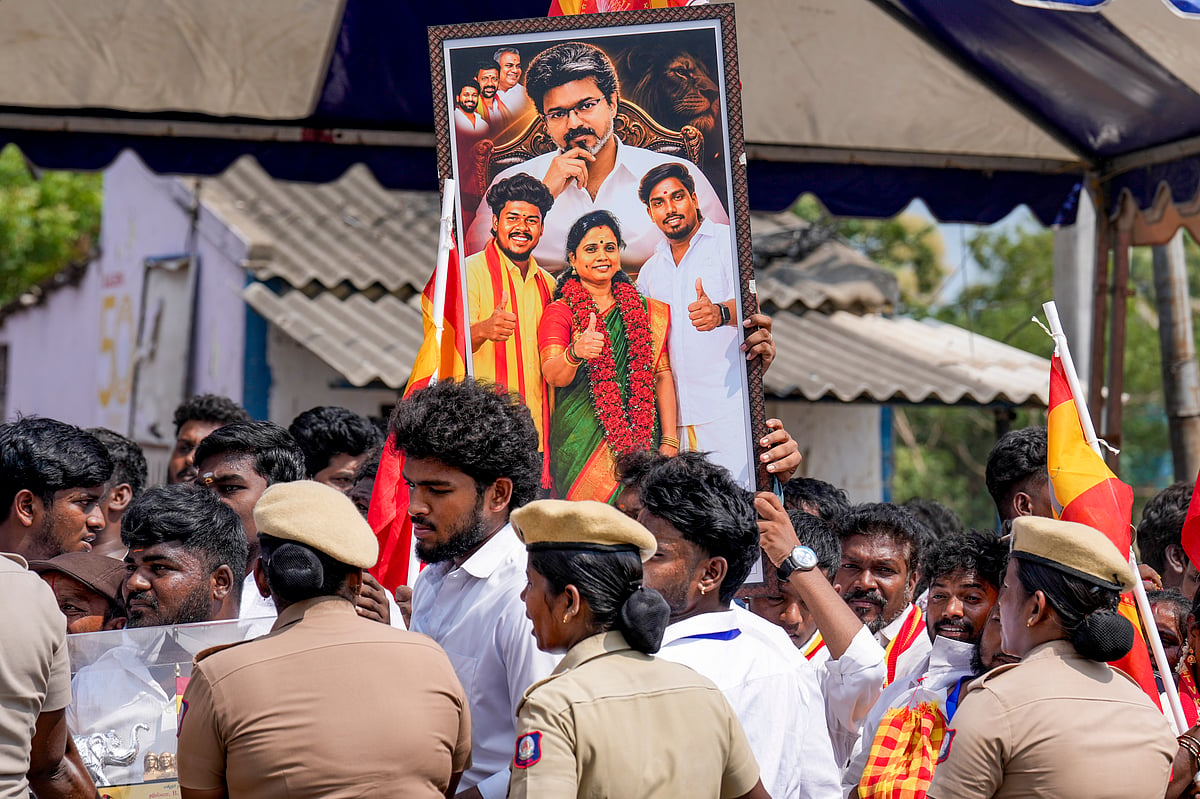 வருகின்ற அக்டோபர் 4ஆம் தேதி மாலையுடன் பிரசாரம் நிறைவடையவுள்ள நிலையில், மதுராந்தகத்தில் தனது இறுதிக்கட்ட பிரசாரத்தை முதல்வர் விஜய் இன்று மேற்கொண்டார்.