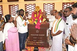 காந்தி, காமராஜா் நினைவிடங்களில் 
விஜய் வசந்த் எம்.பி. மரியாதை