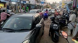 பள்ளி விடுமுறை: மாமல்லபுரத்தில் சுற்றுலா வாகனங்களால் கடும் போக்குவரத்து நெரிசல்