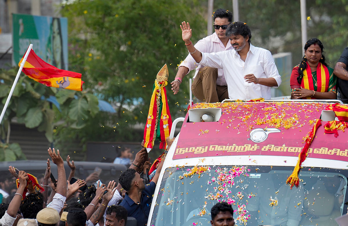 முதல்வர் விஜய், மதுராந்தகம் தொகுதியில், 'ரோடு ஷோ' வாயிலாக, வாக்கு சேகரித்தார்.